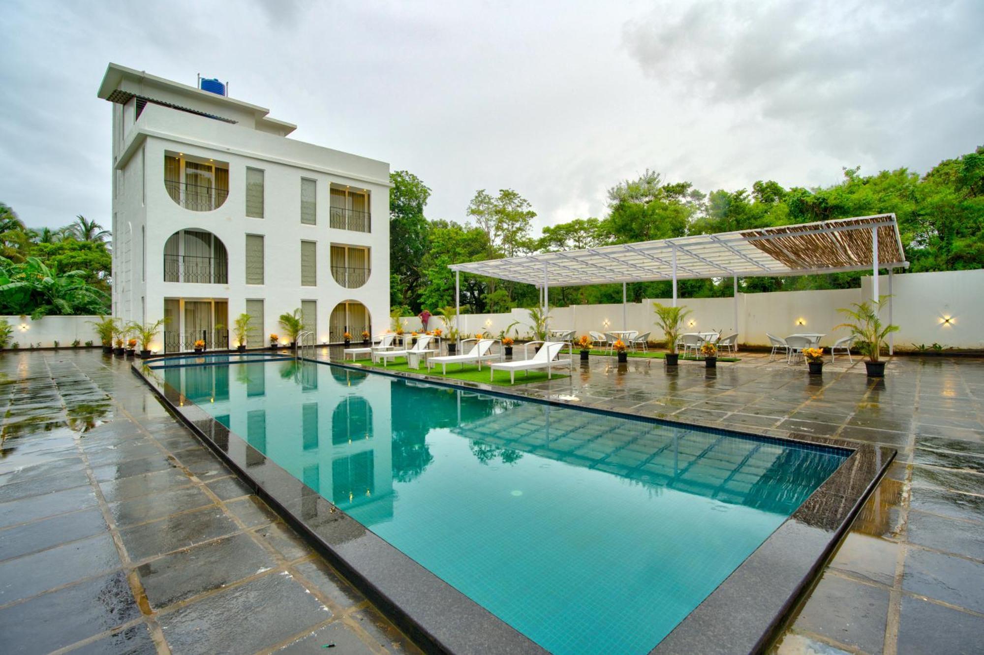 Hotel Goa Courtyard By The Porto Arpora Baga Exterior foto